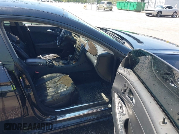 2007 Mercedes-Benz CLS 550 with VIN WDDDJ72X17A113712, listed as a IAAI auction lot 42068587 with 177,134 mi miles and . Bid and sale history available at DreamBid. Image 5.