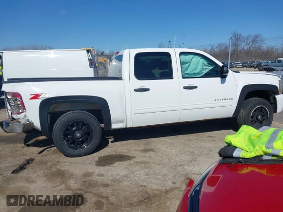 2011 Chevrolet Silverado 1500 LT with VIN 3GCPKSE37BG376443, listed as a IAAI auction lot 41972500 with 160,391 mi miles. Bid and sale history available at carsss.com. Image 13.