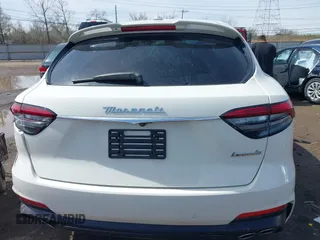 2022 Maserati Levante GT z VIN ZN661XUA5NX388097, wystawiony jako IAAI lot #41859084 z przebiegiem 31 252 mil mil oraz . Historia ofert i sprzedaży dostępna na DreamBid. Obrazek 16.