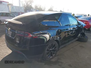2022 Tesla Model X Plaid z VIN 7SAXCBE60NF351288, wystawiony jako IAAI lot #40847518 z przebiegiem 28 149 mil mil oraz . Historia ofert i sprzedaży dostępna na DreamBid. Obrazek 4.