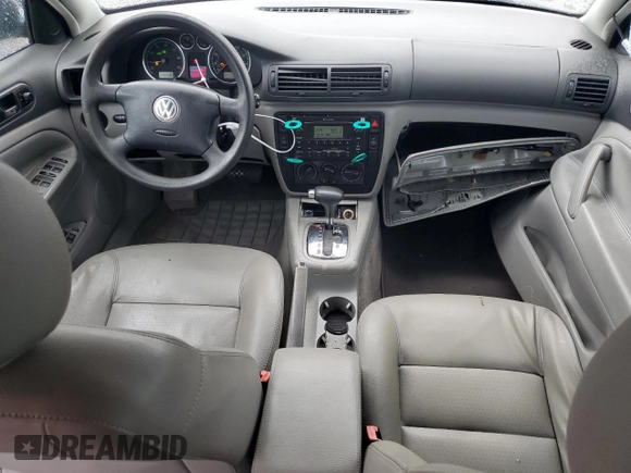 2004 Volkswagen Passat GL with VIN WVWMD63B74P192522, listed as a Copart auction lot 84493224 with 137,689 mi miles and Salvage title. Bid and sale history available at DreamBid. Image 8.