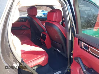 2022 Porsche Cayenne E-Hybrid Hybrid z VIN WP1AE2AY7NDA26826, wystawiony jako IAAI lot #41669548 z przebiegiem 22 644 mil mil oraz . Historia ofert i sprzedaży dostępna na DreamBid. Obrazek 8.