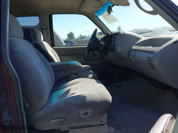 1995 Chevrolet C/K 1500 with VIN 1GCEC19K9SE171102, listed as a IAAI auction lot 41883173 with 219,652 mi miles. Bid and sale history available at carsss.com. Image 5.