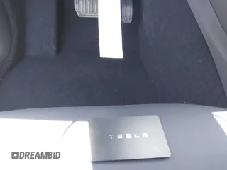 2024 Tesla Model Y Long Range z VIN 7SAYGDEE8RA262082, wystawiony jako IAAI lot #41834216 z przebiegiem 11 536 mil mil oraz . Historia ofert i sprzedaży dostępna na DreamBid. Obrazek 11.