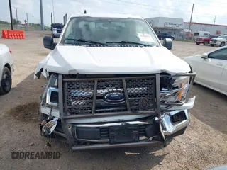 2019 Ford F-150 XL z VIN 1FTEW1E50KKE04180, wystawiony jako IAAI lot #42421022 z przebiegiem 73 912 mil mil oraz . Historia ofert i sprzedaży dostępna na DreamBid. Obrazek 6.