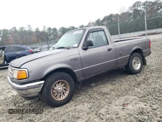 1996 Ford Ranger XL z VIN 1FTCR10A2TUD70395, wystawiony jako Copart lot #52977425 z przebiegiem 403 506 mil mil oraz Nie do naprawy. Historia ofert i sprzedaży dostępna na DreamBid. Obrazek 1.