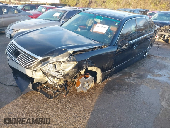 2005 Lexus LS 430 with VIN JTHBN36F855005771, listed as a IAAI auction lot 41233919 with 273,798 mi miles. Bid and sale history available at carsss.com. Image 2.