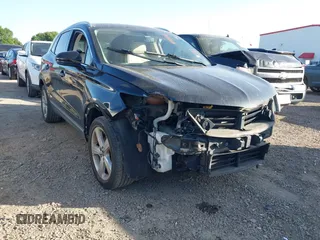 2017 Lincoln MKC Premiere z VIN 5LMCJ1C96HUL33651, wystawiony jako IAAI lot #41999911 z przebiegiem 114 723 mil mil oraz . Historia ofert i sprzedaży dostępna na DreamBid. Obrazek 1.
