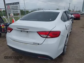 2015 Chrysler 200 S z VIN 1C3CCCBB6FN749700, wystawiony jako IAAI lot #42083999 z przebiegiem 122 143 mil mil oraz . Historia ofert i sprzedaży dostępna na DreamBid. Obrazek 4.
