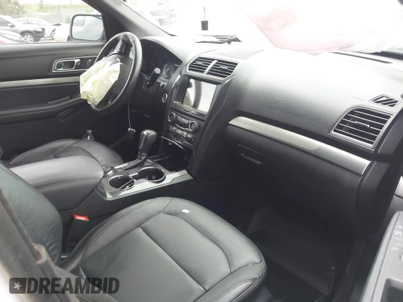 2018 Ford Explorer XLT with VIN 1FM5K8D82JGB43194, listed as a IAAI auction lot 39942301 with 123,033 mi miles and . Bid and sale history available at carsss.com. Image 5.