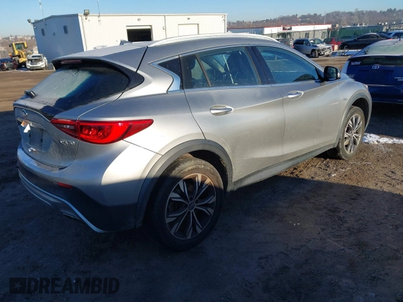 2018 Infiniti QX30 Premium z VIN SJKCH5CR1JA048452, wystawiony jako IAAI lot #41366688 z przebiegiem 109 456 mil mil oraz . Historia ofert i sprzedaży dostępna na DreamBid. Obrazek 4.