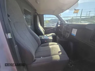 2013 Chevrolet Express Cargo z VIN 1GCWGFCA8D1141881, wystawiony jako IAAI lot #42728830 z przebiegiem 208 897 mil mil oraz . Historia ofert i sprzedaży dostępna na DreamBid. Obrazek 7.