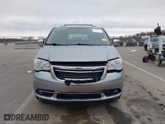 2013 Chrysler Town & Country Touring-L with VIN 2C4RC1CG0DR684329, listed as a IAAI auction lot 41919921 with 101,868 mi miles. Bid and sale history available at carsss.com. Image 12.