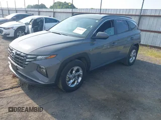 2024 Hyundai Tucson SEL z VIN 5NMJB3DE2RH420670, wystawiony jako IAAI lot #42454747 z przebiegiem 25 764 mil mil oraz . Historia ofert i sprzedaży dostępna na DreamBid. Obrazek 2.