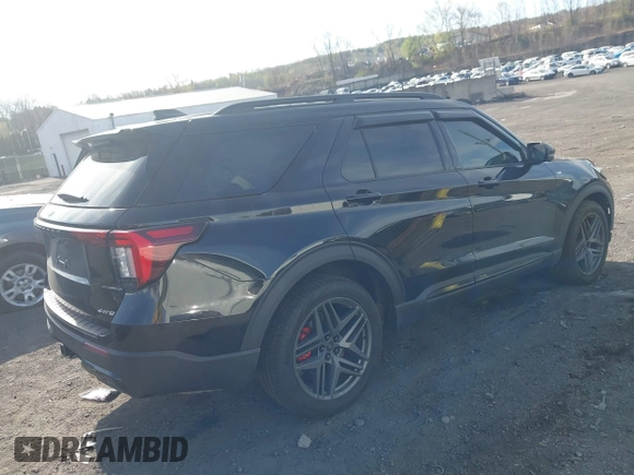 2025 Ford Explorer ST-Line z VIN 1FMUK8KH7SGA60005, wystawiony jako IAAI lot #42098791 z przebiegiem 1 830 mil mil oraz . Historia ofert i sprzedaży dostępna na DreamBid. Obrazek 4.