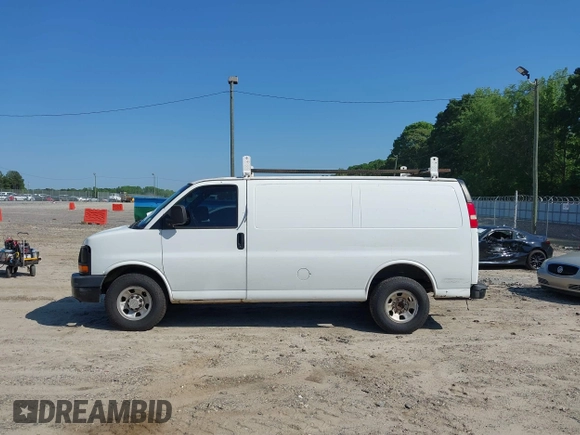 2009 Chevrolet Express Cargo Van with VIN 1GCGG25C791125061, listed as a IAAI auction lot 42131397 with 247,397 mi miles. Bid and sale history available at carsss.com. Image 14.
