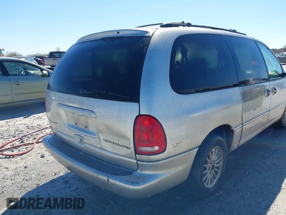 2000 Chrysler Town & Country LXi with VIN 1C4GP54L2YB541224, listed as a IAAI auction lot 41736586 with 203,484 mi miles. Bid and sale history available at carsss.com. Image 6.