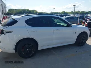 2020 Alfa Romeo Stelvio Sport z VIN ZASPAJAN4L7C75093, wystawiony jako IAAI lot #41900812 z przebiegiem 56 888 mil mil oraz . Historia ofert i sprzedaży dostępna na DreamBid. Obrazek 14.