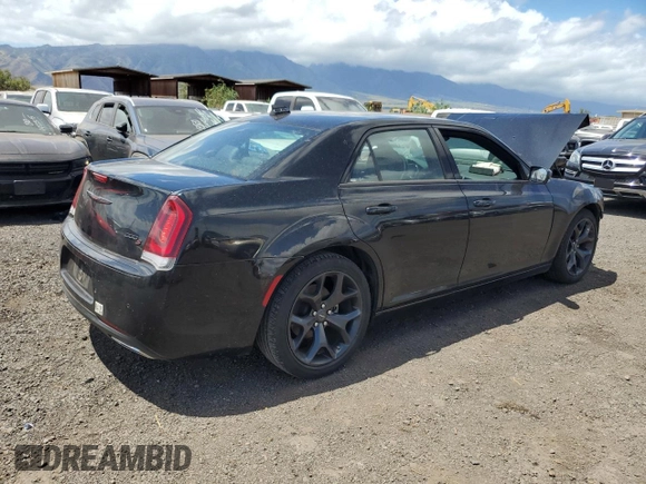 2022 Chrysler 300 S z VIN 2C3CCABG2NH111659, wystawiony jako Copart lot #50275975 z przebiegiem 34 926 mil mil oraz Szkoda całkowita • Salvage title. Historia ofert i sprzedaży dostępna na DreamBid. Obrazek 3.