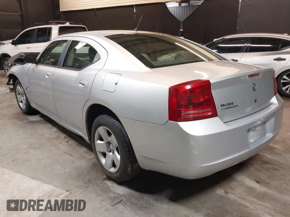 2008 Dodge Charger z VIN 2B3KA43RX8H326355, wystawiony jako IAAI lot #42310534 z przebiegiem 103 342 mil mil oraz . Historia ofert i sprzedaży dostępna na DreamBid. Obrazek 3.