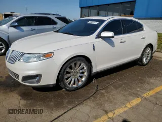 2011 Lincoln MKS z VIN 1LNHL9ER7BG615480, wystawiony jako Copart lot #53904525 z przebiegiem 151 622 mil mil oraz Czysty tytuł • Clean title. Historia ofert i sprzedaży dostępna na DreamBid. Obrazek 1.