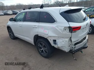 2017 Toyota Highlander LE with VIN 5TDBZRFH2HS409738, listed as a IAAI auction lot 41016417 with 150,417 mi miles and . Bid and sale history available at DreamBid. Image 3.