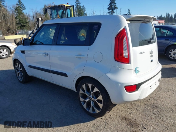2013 Kia Soul ! with VIN KNDJT2A6XD7588593, listed as a IAAI auction lot 41692801 with 172,963 mi miles. Bid and sale history available at carsss.com. Image 3.
