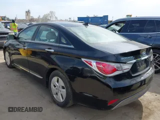 2012 Hyundai Sonata Hybrid z VIN KMHEC4A44CA024933, wystawiony jako IAAI lot #42257317 z przebiegiem 134 148 mil mil oraz . Historia ofert i sprzedaży dostępna na DreamBid. Obrazek 3.