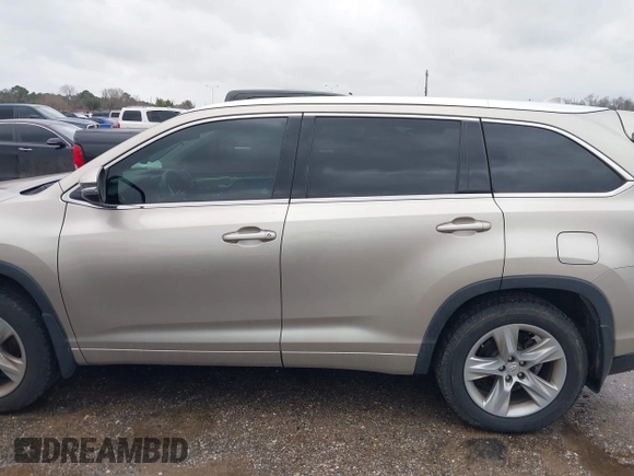 2015 Toyota Highlander Limited z VIN 5TDYKRFH9FS052053, wystawiony jako IAAI lot #41567437 z przebiegiem 42 464 mil mil oraz . Historia ofert i sprzedaży dostępna na DreamBid. Obrazek 14.