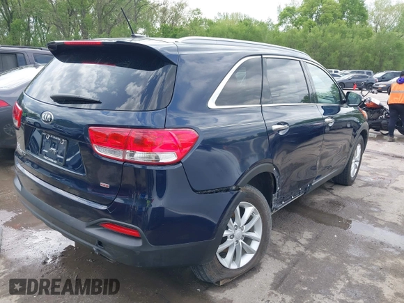 2017 Kia Sorento LX z VIN 5XYPG4A3XHG287217, wystawiony jako IAAI lot #42067077 z przebiegiem 112 324 mil mil oraz . Historia ofert i sprzedaży dostępna na DreamBid. Obrazek 4.