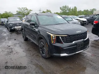 2025 Kia Sorento S z VIN 5XYRLDJC6SG328292, wystawiony jako IAAI lot #42286736 z przebiegiem 9 211 mil mil oraz . Historia ofert i sprzedaży dostępna na DreamBid. Obrazek 1.