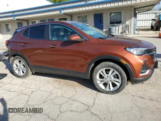 2021 Buick Encore GX Preferred с VIN KL4MMCSL5MB141259, выставлен на аукционе Copart как лот 54479185 с пробегом 56 937 миль миль и Списание • Salvage title. История ставок и продаж доступна на DreamBid. Изображение 4.