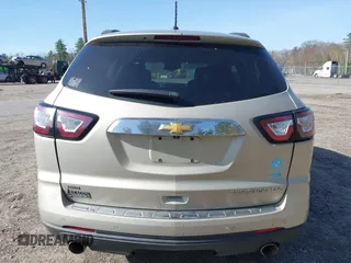 2013 Chevrolet Traverse LTZ z VIN 1GNKVLKD1DJ202428, wystawiony jako IAAI lot #42134820 z przebiegiem 126 532 mil mil oraz . Historia ofert i sprzedaży dostępna na DreamBid. Obrazek 17.