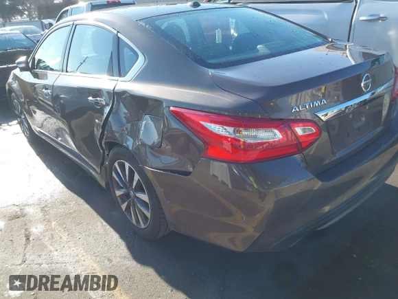 2017 Nissan Altima 2.5 SV with VIN 1N4AL3AP1HC188360, listed as a IAAI auction lot 41432809 with 72,182 mi miles. Bid and sale history available at carsss.com. Image 18.