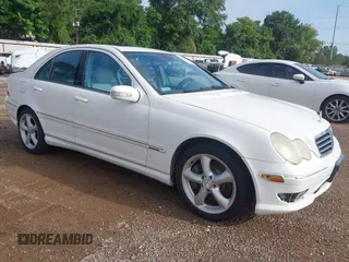 2005 Mercedes-Benz C 230 Kompressor z VIN WDBRF40J95F664371, wystawiony jako IAAI lot #42423721 z przebiegiem 173 536 mil mil oraz . Historia ofert i sprzedaży dostępna na DreamBid. Obrazek 1.