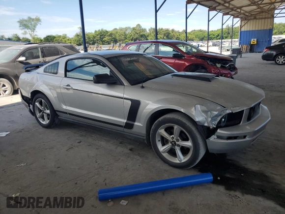 2005 Ford Mustang Deluxe z VIN 1ZVFT80N655102311, wystawiony jako Copart lot #64071685 z przebiegiem 147 413 mil mil oraz Szkoda całkowita • Salvage title. Historia ofert i sprzedaży dostępna na DreamBid. Obrazek 4.