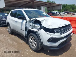 2024 Jeep Compass Latitude with VIN 3C4NJDBN6RT132814, listed as a IAAI auction lot 42437911 with 32,189 mi miles and . Bid and sale history available at DreamBid. Image 1.
