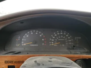 1996 Toyota 4Runner SR5 z VIN JT3HN86R2T0034247, wystawiony jako Copart lot #59567725 z przebiegiem 296 955 mil mil oraz Czysty tytuł • Clean title. Historia ofert i sprzedaży dostępna na DreamBid. Obrazek 9.