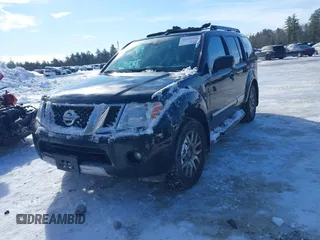 2012 Nissan Pathfinder LE z VIN 5N1AR1NB0CC608450, wystawiony jako IAAI lot #41625816 z przebiegiem 209 120 mil mil oraz . Historia ofert i sprzedaży dostępna na DreamBid. Obrazek 18.