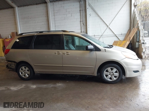 2007 Toyota Sienna CE with VIN 5TDZK23C27S048500, listed as a IAAI auction lot 42021597 with 169,307 mi miles. Bid and sale history available at carsss.com. Image 13.
