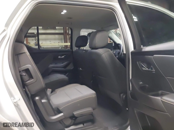 2020 Chevrolet Traverse LT Cloth with VIN 1GNEVGKWXLJ251423, listed as a IAAI auction lot 41650180 with 28,815 mi miles. Bid and sale history available at carsss.com. Image 8.