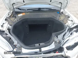 2013 Tesla Model S Performance z VIN 5YJSA1DP1DFP16609, wystawiony jako IAAI lot #42458995 z przebiegiem 110 722 mil mil oraz . Historia ofert i sprzedaży dostępna na DreamBid. Obrazek 10.