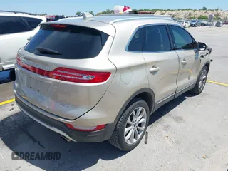 2017 Lincoln MKC Select z VIN 5LMCJ2C91HUL52596, wystawiony jako IAAI lot #42247931 z przebiegiem 81 126 mil mil oraz . Historia ofert i sprzedaży dostępna na DreamBid. Obrazek 4.