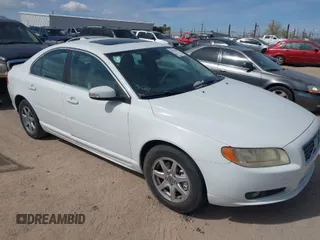 2008 Volvo S80 3.2L with VIN YV1AS982481081450, listed as a IAAI auction lot 41913465 with 253,666 mi miles. Bid and sale history available at carsss.com. Image 1.