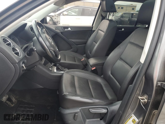 2015 Volkswagen Tiguan R-Line z VIN WVGAV7AX7FW515931, wystawiony jako Copart lot #52606635 z przebiegiem 127 391 mil mil oraz Czysty tytuł • Clean title. Historia ofert i sprzedaży dostępna na DreamBid. Obrazek 7.