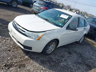 2009 Ford Focus SE z VIN 1FAHP35N79W235743, wystawiony jako IAAI lot #42086256 z przebiegiem 95 986 mil mil oraz . Historia ofert i sprzedaży dostępna na DreamBid. Obrazek 2.