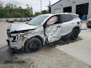 2022 GMC Terrain AT4 z VIN 3GKALYEV4NL251066, wystawiony jako Copart lot #53334335 z przebiegiem Nie podano mil oraz Szkoda całkowita • Salvage title. Historia ofert i sprzedaży dostępna na DreamBid. Obrazek 1.