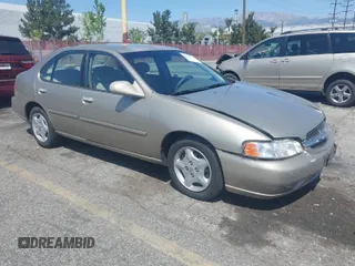 2000 Nissan Altima XE with VIN 1N4DL01D3YC197921, listed as a IAAI auction lot 41953585 with 84,233 mi miles. Bid and sale history available at carsss.com. Image 1.