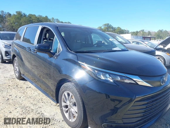 2024 Toyota Sienna LE with VIN 5TDKRKEC9RS185060, listed as a IAAI auction lot 41695763 with 20,673 mi miles. Bid and sale history available at carsss.com. Image 13.