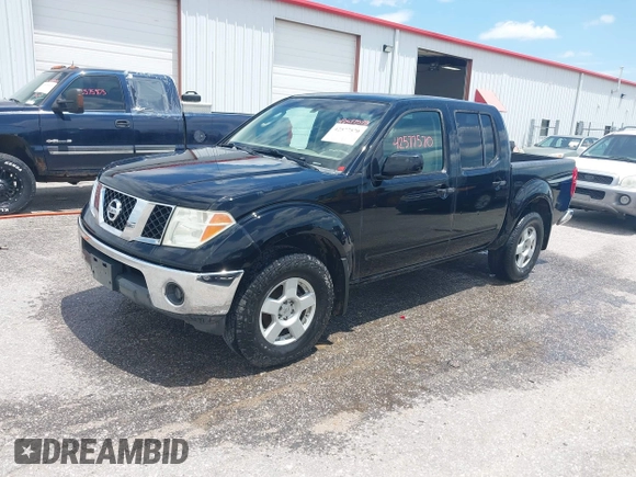 2005 Nissan Frontier LE z VIN 1N6AD07W85C418182, wystawiony jako IAAI lot #42577570 z przebiegiem 204 780 mil mil oraz . Historia ofert i sprzedaży dostępna na DreamBid. Obrazek 2.